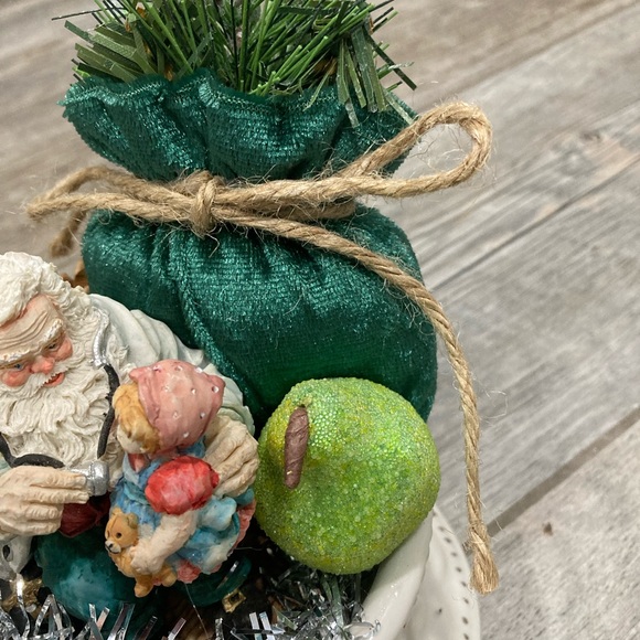 Santa and girl Christmas assemblage - Picture 6 of 13